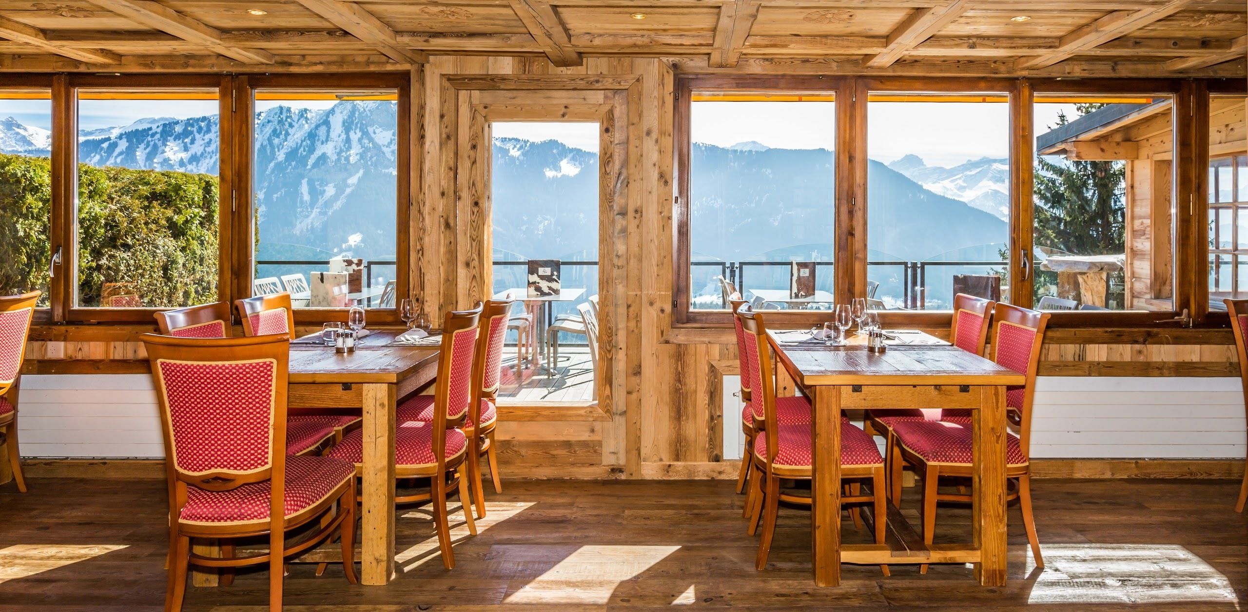 lunch and dinner served, garden views