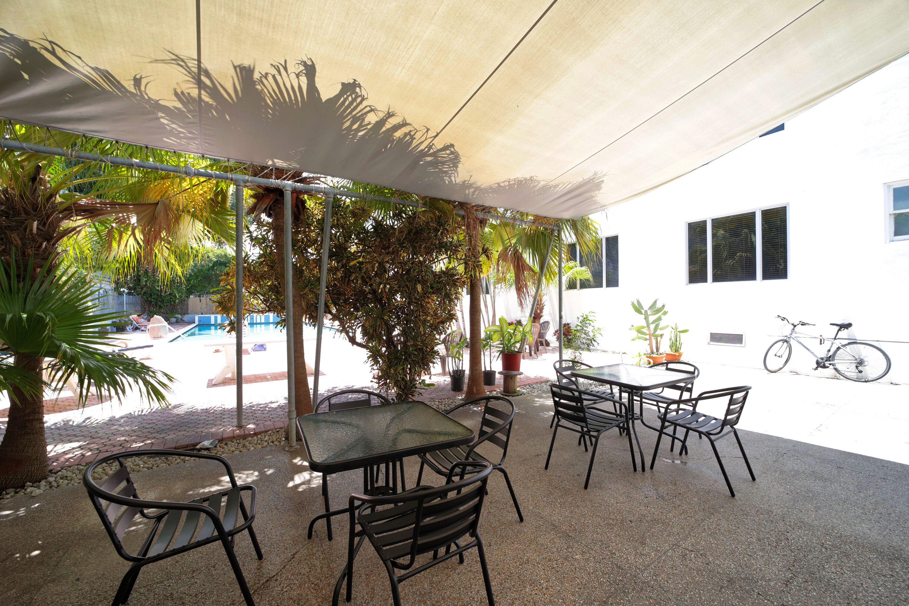 Photo - Tropics Hotel