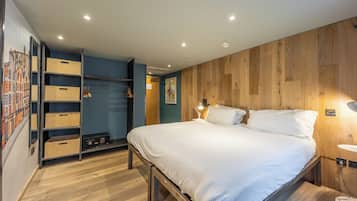 Comfy Twin or Double Room | Hypo-allergenic bedding, desk, iron/ironing board, free WiFi