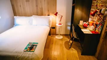 Small Double | Ropa de cama hipoalergénica, escritorio y tabla de planchar con plancha