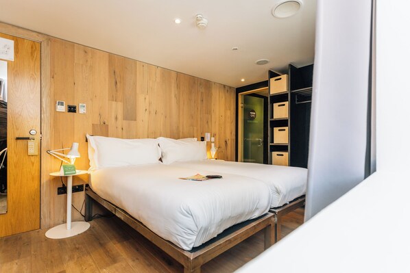 Comfy Twin or Double Room | Hypo-allergenic bedding, desk, iron/ironing board, free WiFi - Grassmarket hotel (Edinburgh)