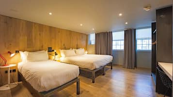 Comfy+ Triple | Hypo-allergenic bedding, desk, iron/ironing board, free WiFi