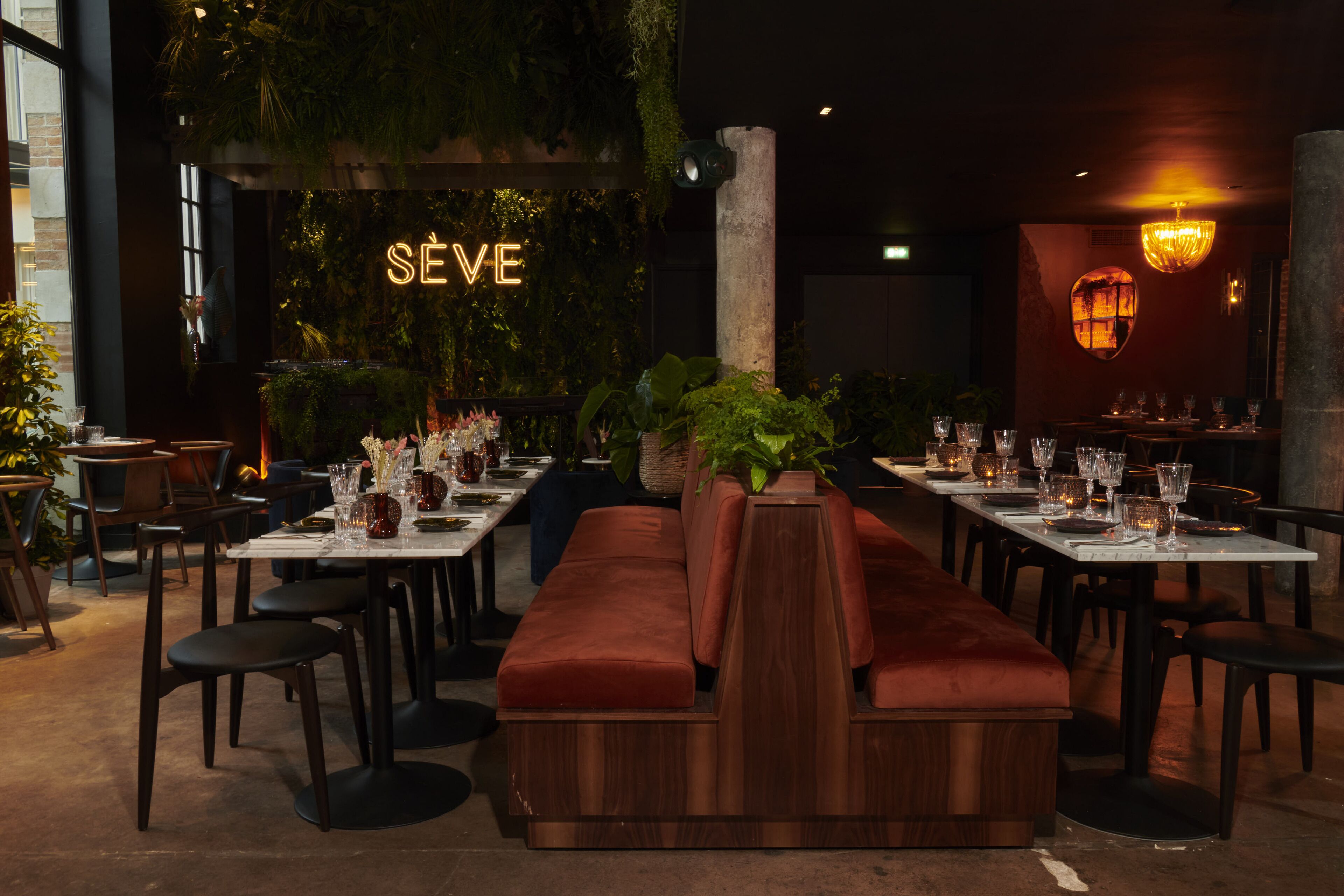 breakfast, lunch, dinner served; american cuisine, al fresco dining