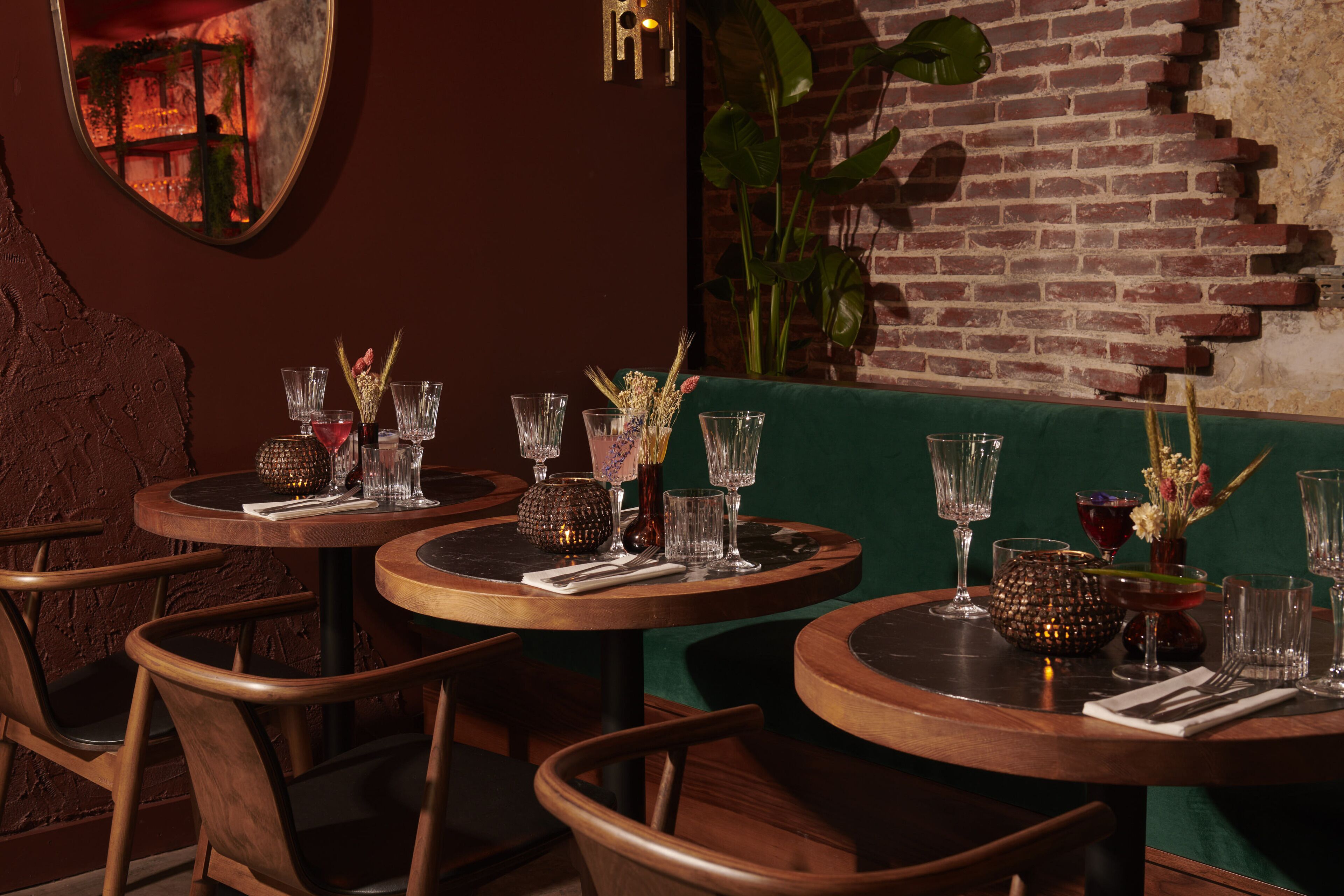 breakfast, lunch, dinner served; american cuisine, al fresco dining