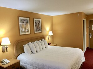 Standard Room | Desk, soundproofing, iron/ironing board, cribs/infant beds - Parkfield Inn (Clinton)