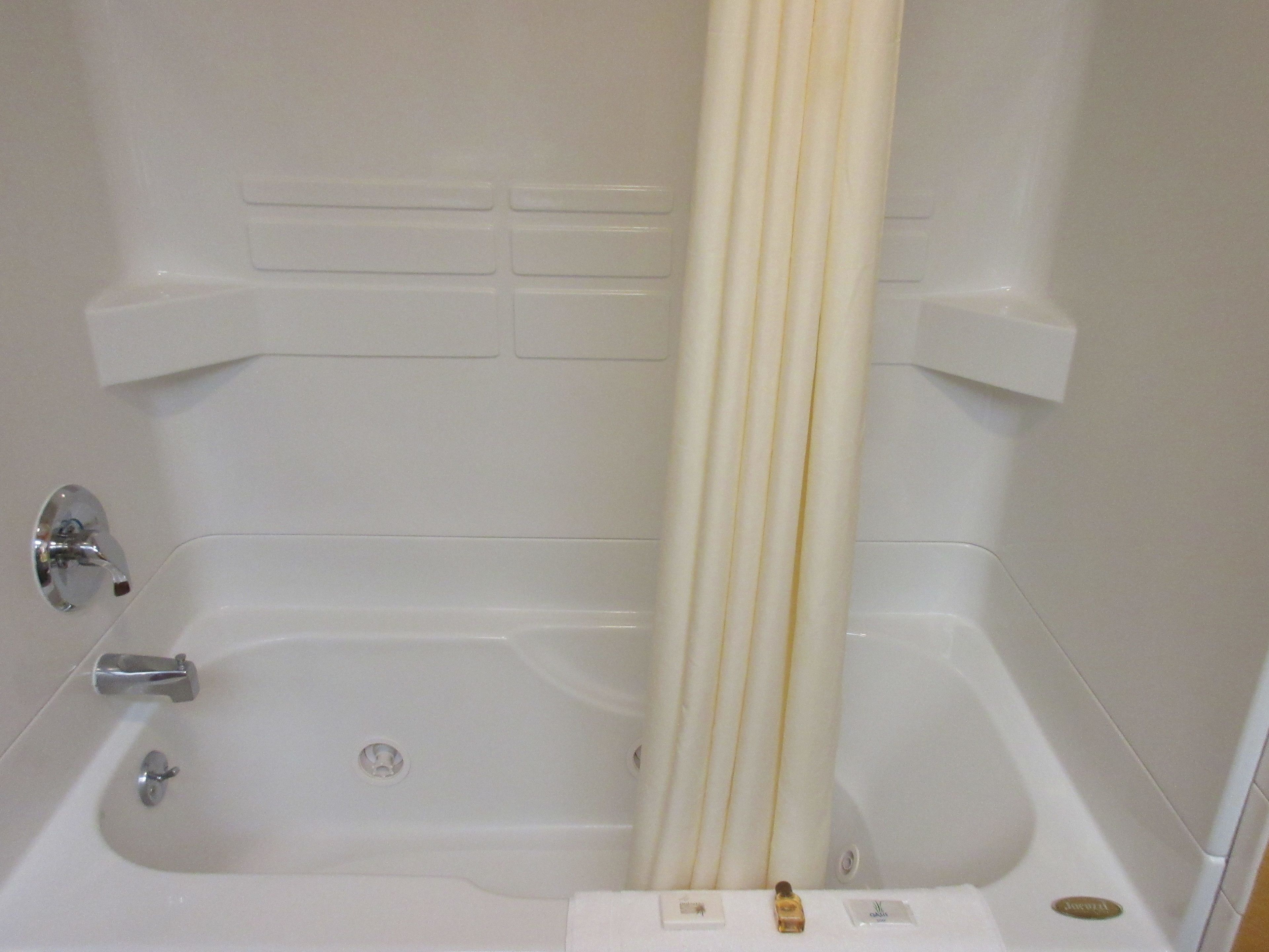 superior room | jetted bathtub