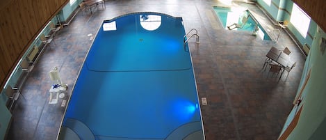 Una piscina techada