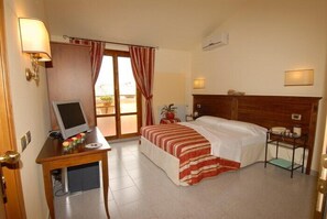 Superior Double Room, Balcony | Minibar, in-room safe, desk, blackout curtains - Le Volpaie (San Gimignano)