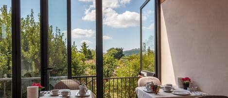 Frukostbuffé varje dag (EUR 15 per person)