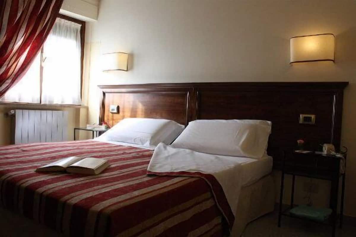 1 bedroom, minibar, in-room safe, desk