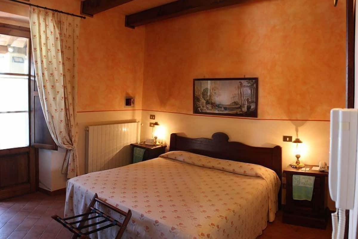 Superior Double Room, Annex Building | Minibar, in-room safe, desk, blackout curtains