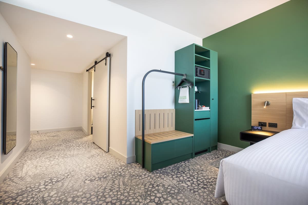 Room, 1 Queen Bed, Accessible | In-room safe, individually furnished, desk, laptop workspace