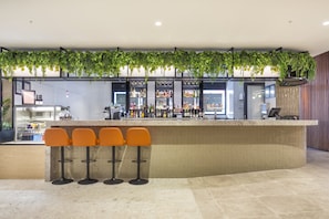 Bar (on property) - Holiday Inn Dandenong by IHG (Dandenong)