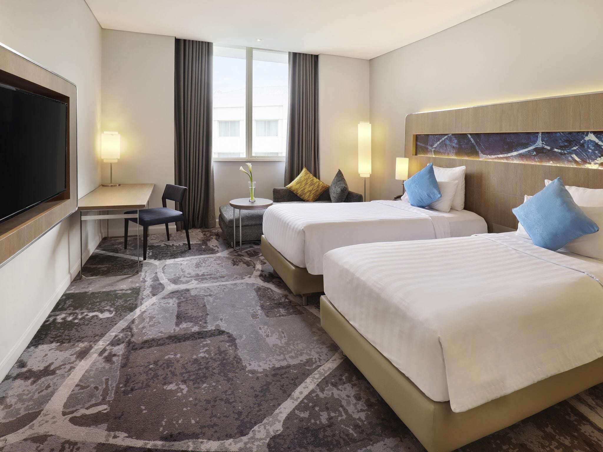 Deluxe Room, 2 Single Beds (Premier Floor) | 1 bedroom, minibar, in-room safe, desk