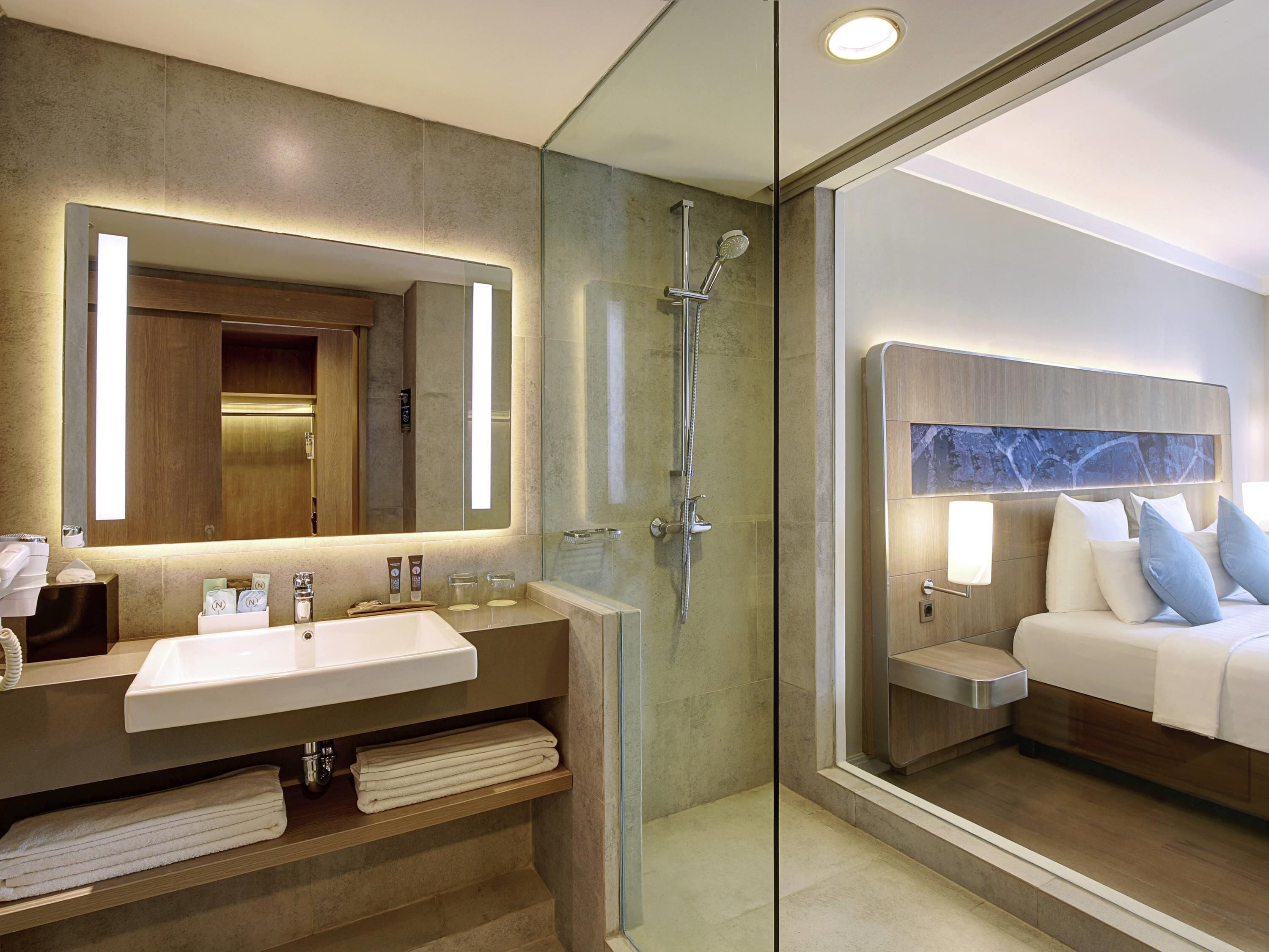 豪華客房, 1 張特大雙人床 | 1 間臥室、迷你吧、客房內保險箱、書桌