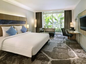 Deluxe Room, 1 King Bed | 1 bedroom, minibar, in-room safe, desk - Novotel Jakarta Mangga Dua Square Hotel (Jakarta)