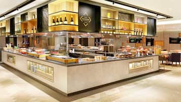 Phục vụ bữa sáng, bữa trưa, bữa tối, món ăn mang phong cách quốc tế