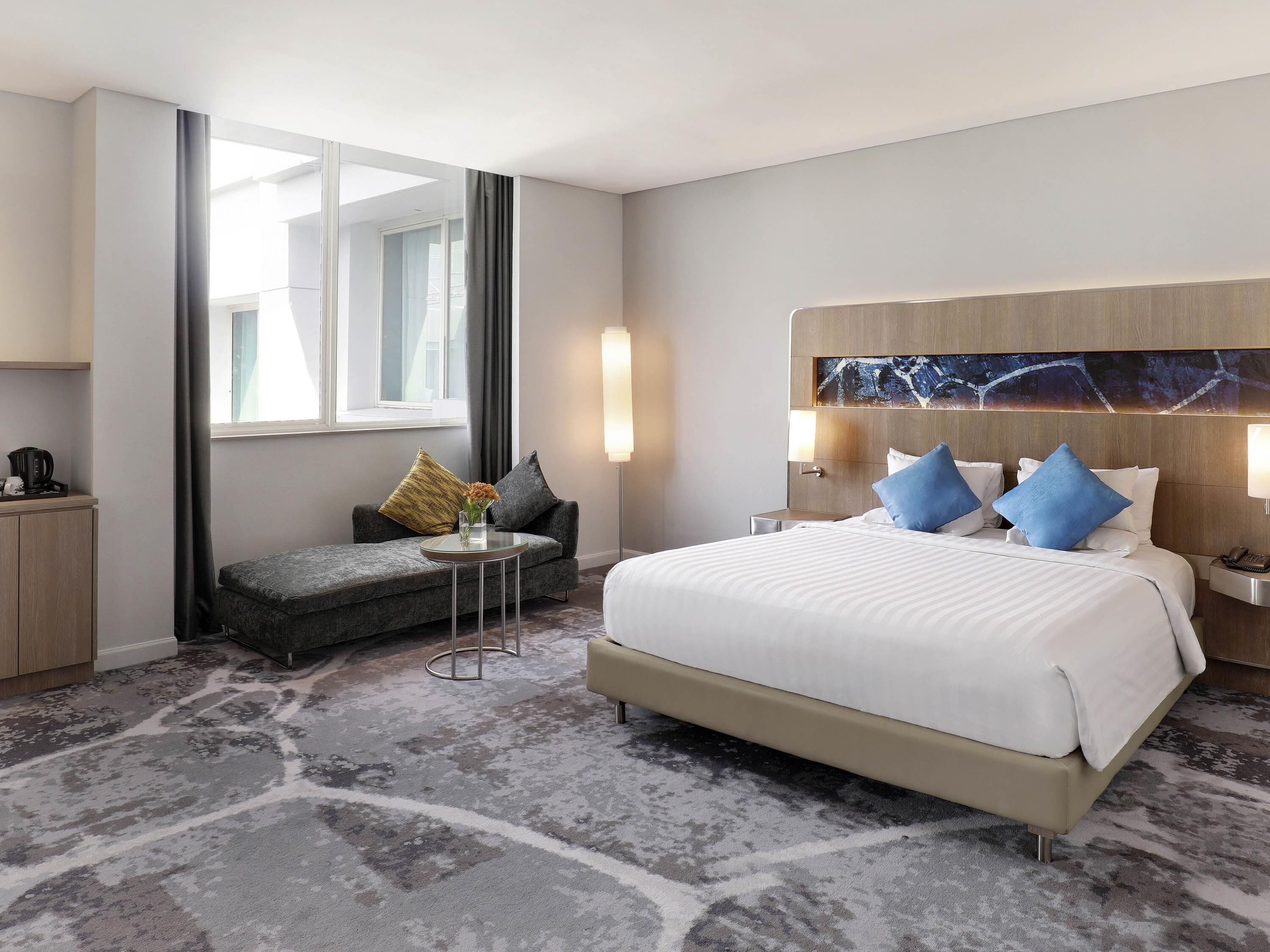 Deluxe Room, 1 Katil Raja (King) (Premier Floor) | 1 bilik tidur, bar mini, peti besi dalam bilik, meja 