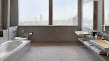 1 bedroom, minibar, in-room safe, desk