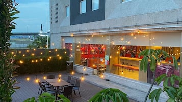 Habitación doble estándar, 1 cama matrimonial | Terraza o patio