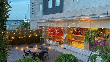 Habitación doble estándar, 1 cama matrimonial | Terraza o patio