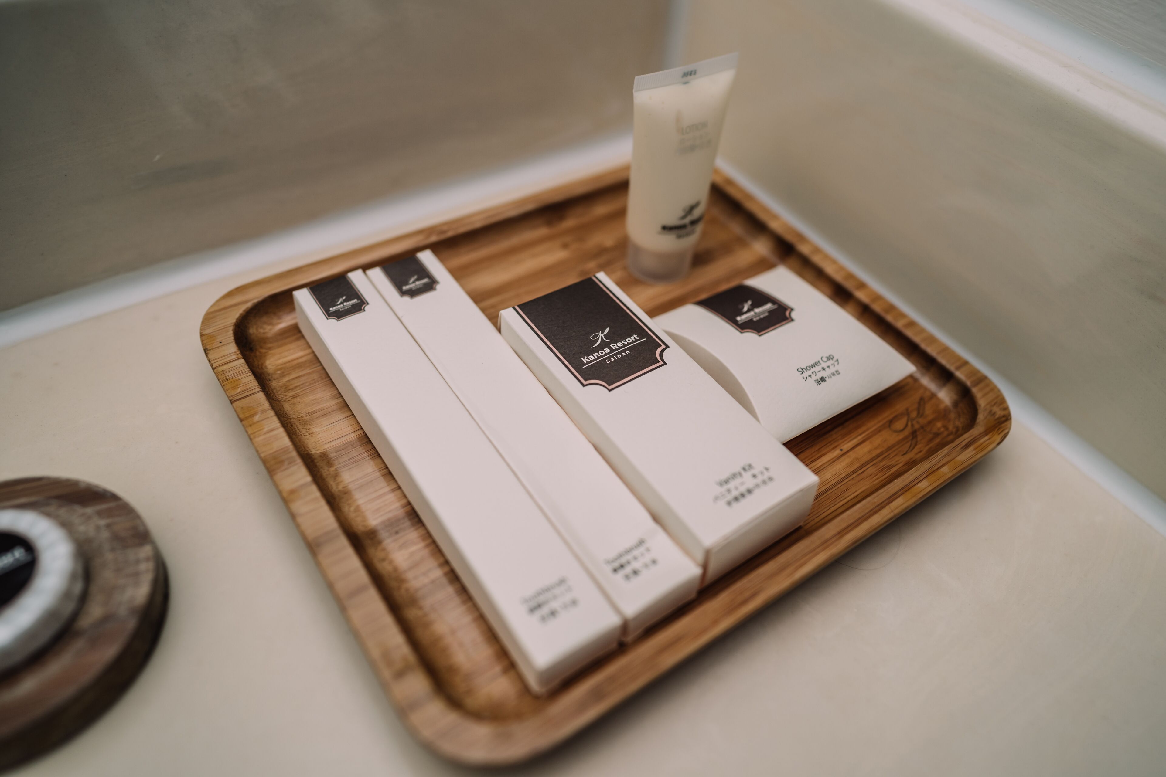 tower deluxe | bathroom | combined shower/bathtub, free toiletries, hair dryer, slippers