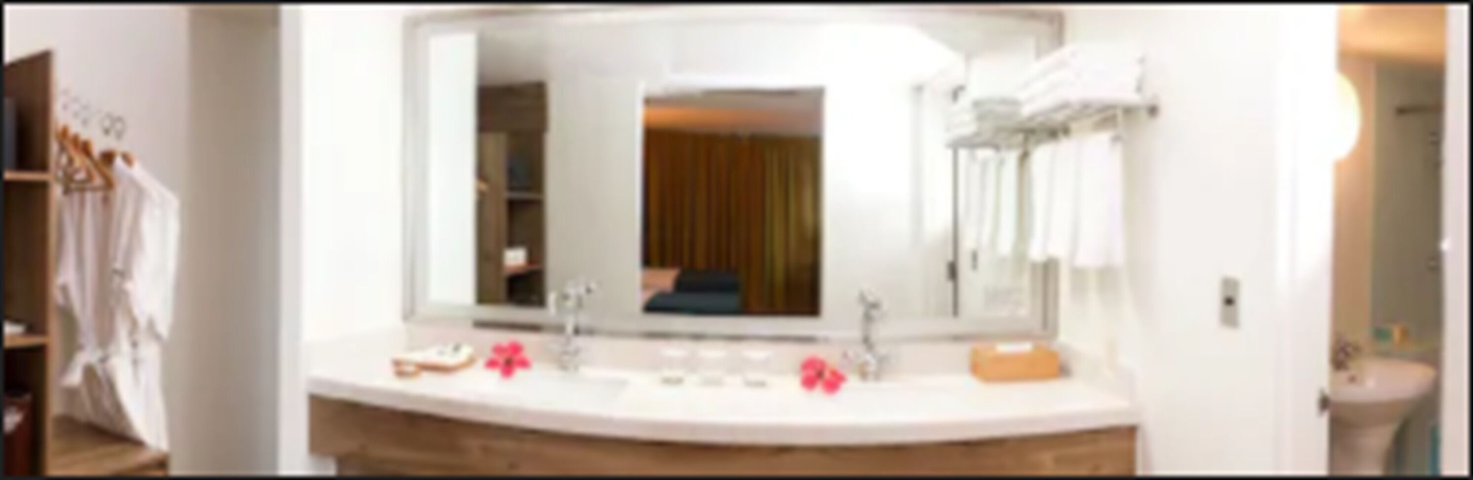 family room | bathroom | combined shower/bathtub, free toiletries, hair dryer, slippers