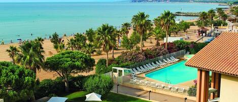 Outdoor pool, sun loungers