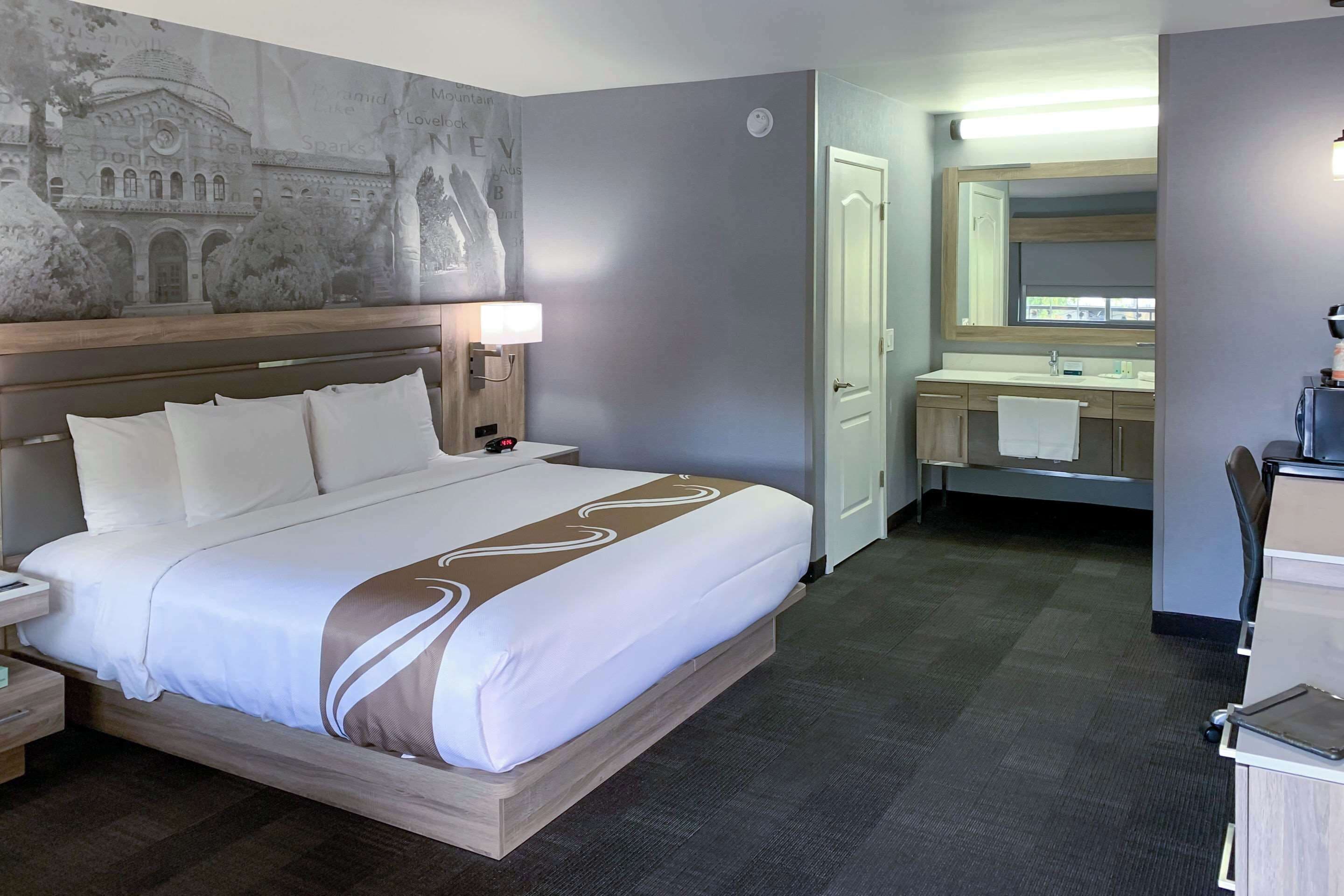 standard room, 1 king bed, non smoking | premium bedding, in-room safe, desk, laptop workspace