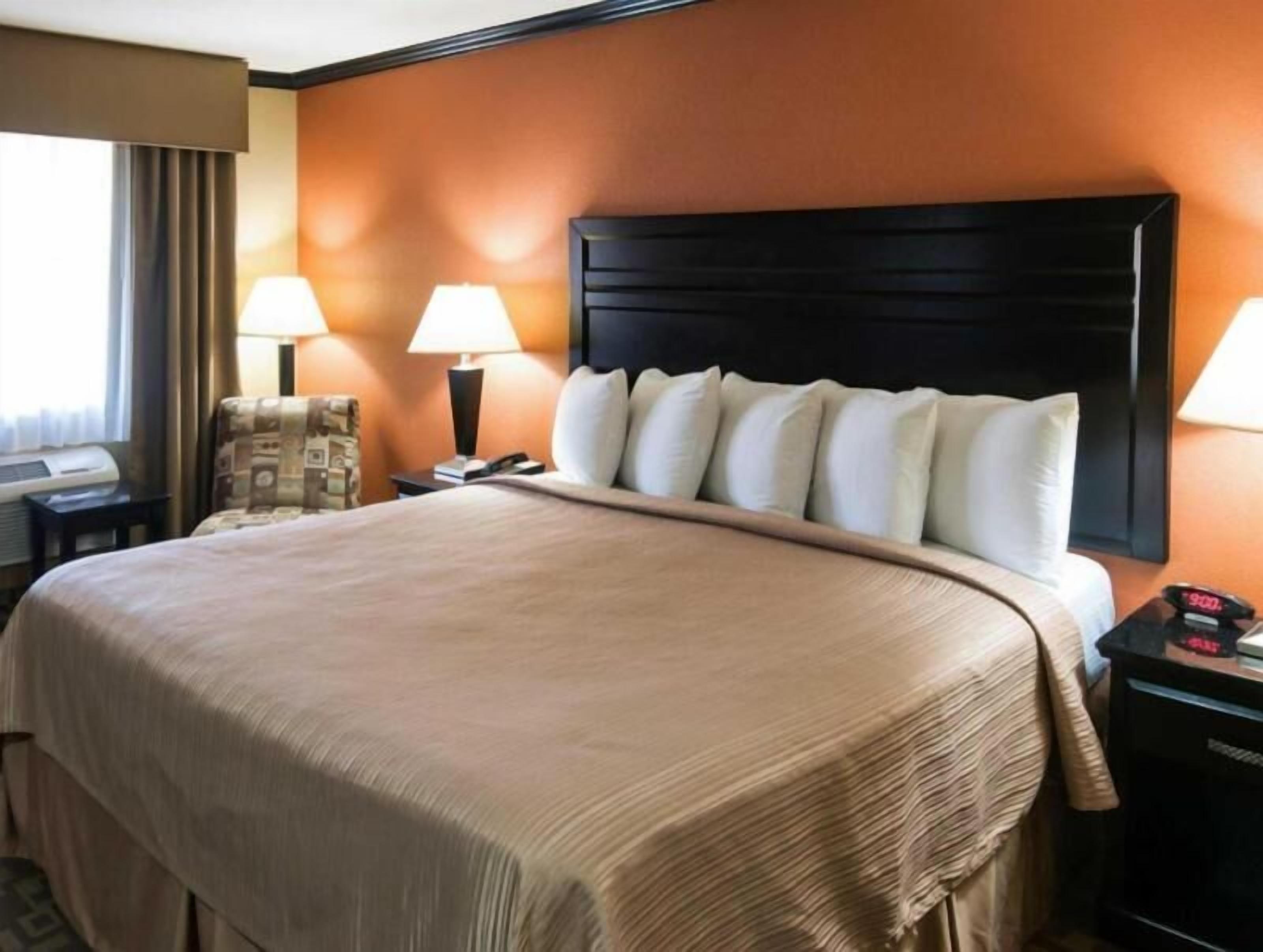 Premium bedding, in-room safe, desk, laptop workspace