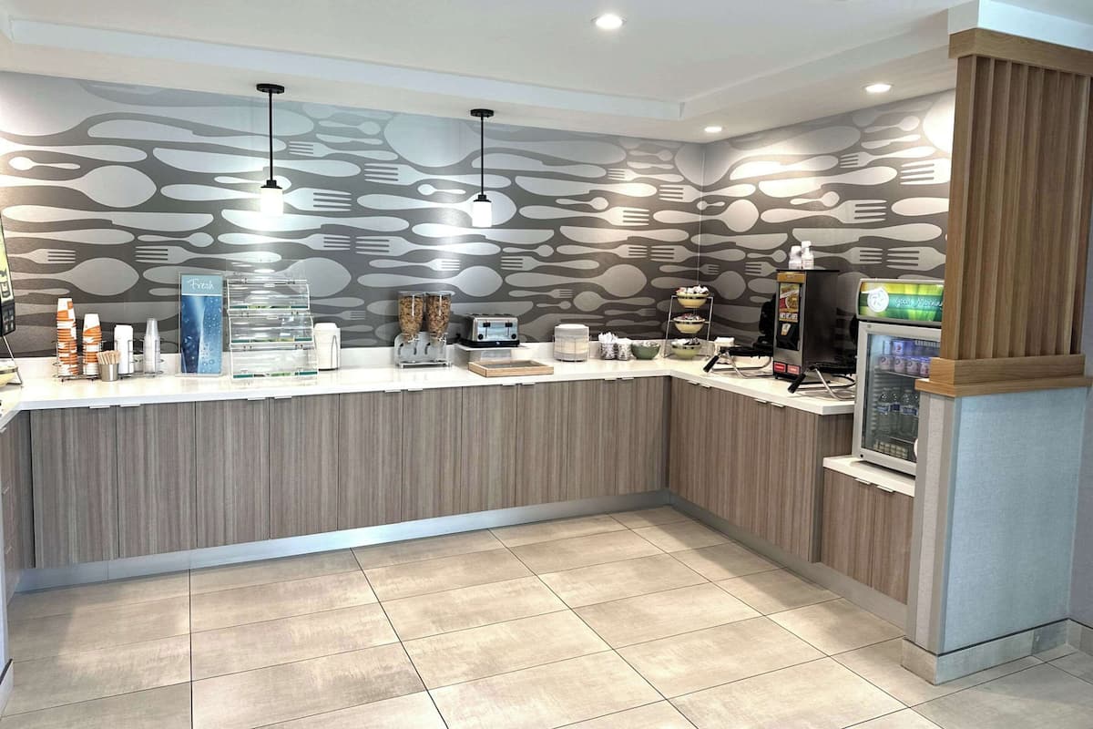 free daily continental breakfast