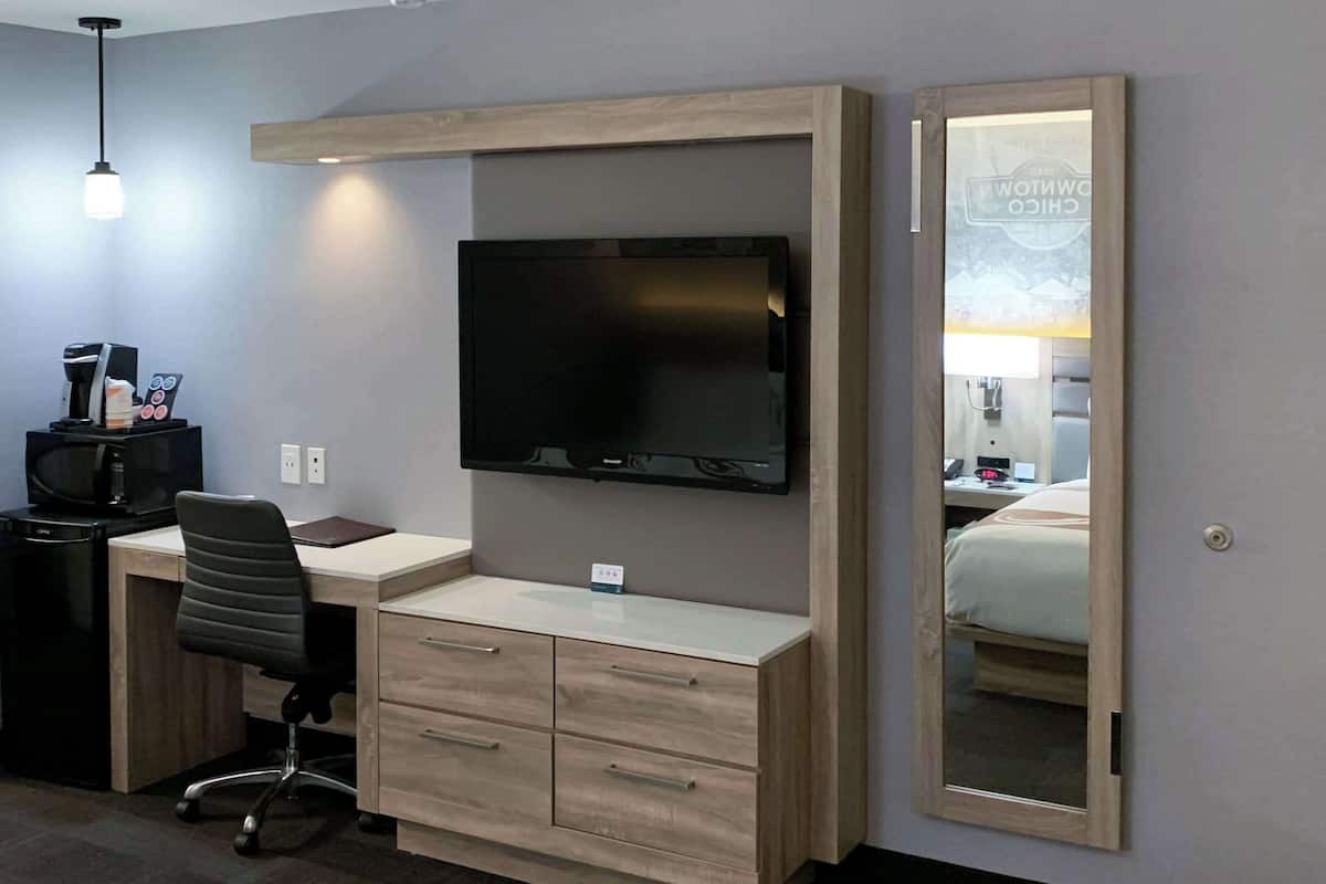 standard room, 2 queen beds, non smoking | premium bedding, in-room safe, desk, laptop workspace