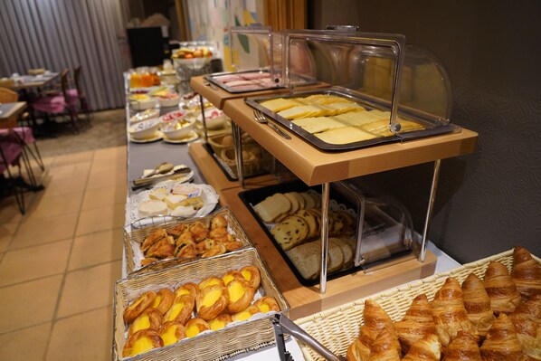 Café da manhã com buffet todos os dias (EUR 20 por pessoa) 