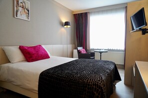 Habitación individual estándar | Caja de seguridad en la habitación, escritorio y cortinas blackout