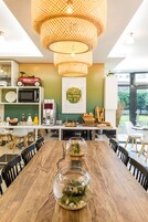 Desayuno buffet diario (EUR 14 por persona)