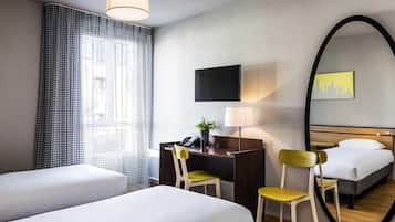 Pengeskab på værelset, skrivebord, lydisolering, gratis baby-/barnesenge