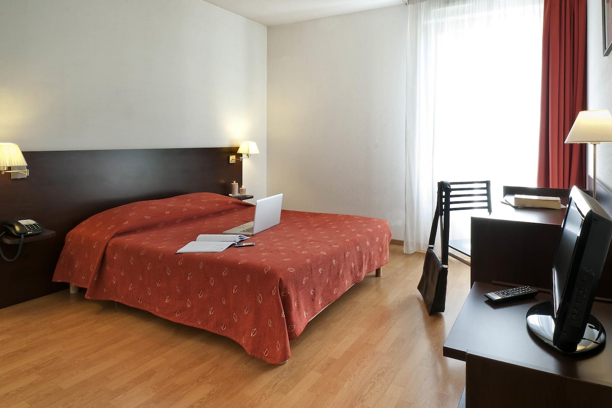 Coffres-forts dans les chambres, bureau, chambres insonorisées