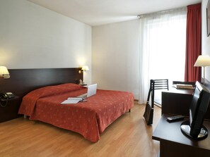 Studio, 1 Double Bed | In-room safe, desk, soundproofing, free cribs/infant beds - Aparthotel Adagio Access Paris Vanves Porte de Chatillon (Vanves)