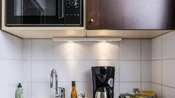 Een kluis op de kamer, een bureau, geluiddichte muren, gratis babybedden