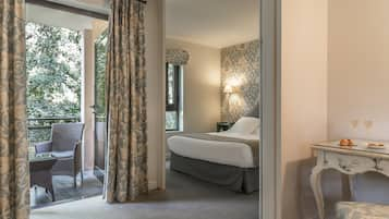 Junior Suite | Premium bedding, minibar, in-room safe, individually decorated