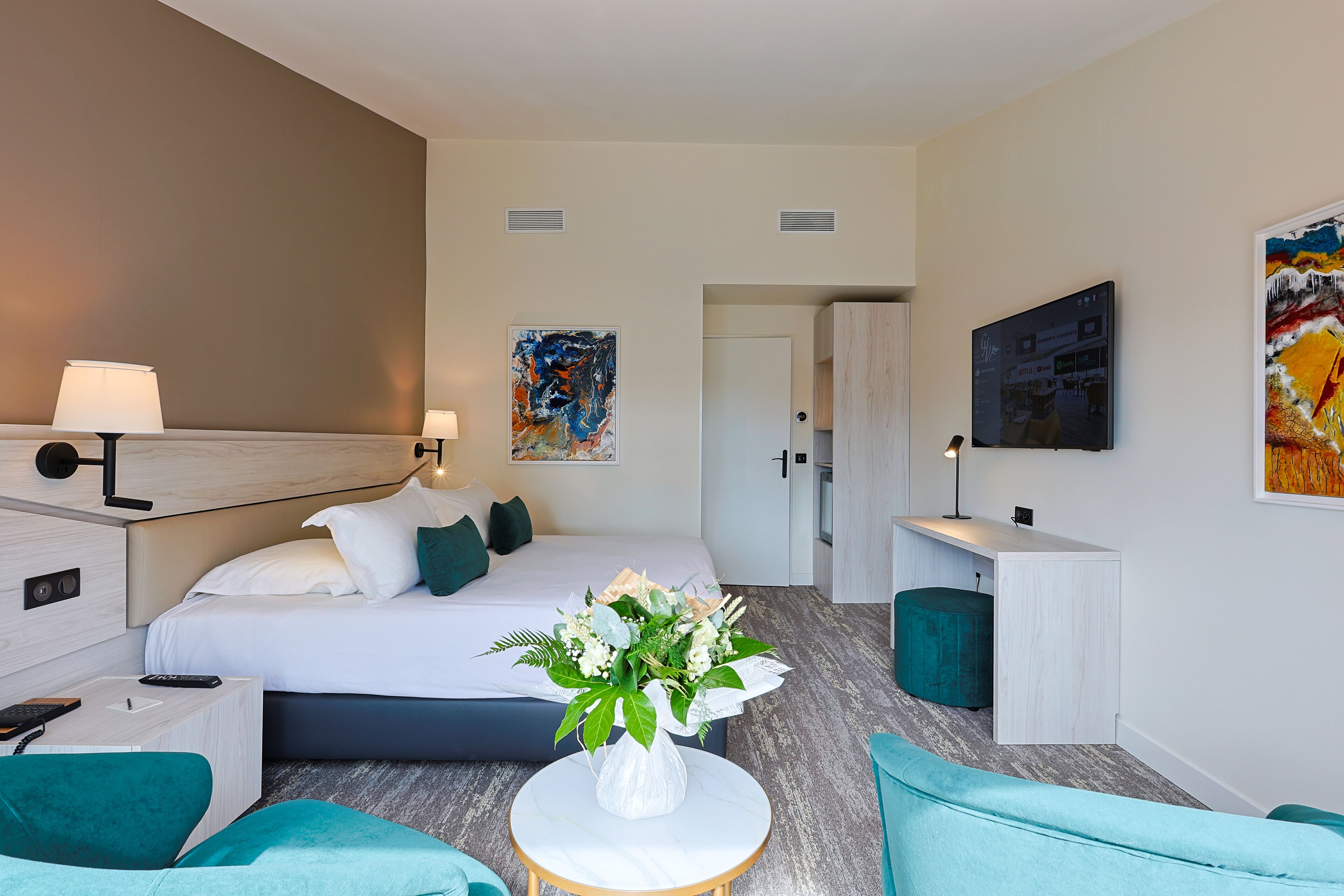 standard room | premium bedding, minibar, in-room safe, individually decorated