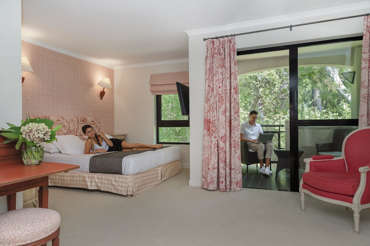 Luxury Room | Premium bedding, minibar, in-room safe, individually decorated