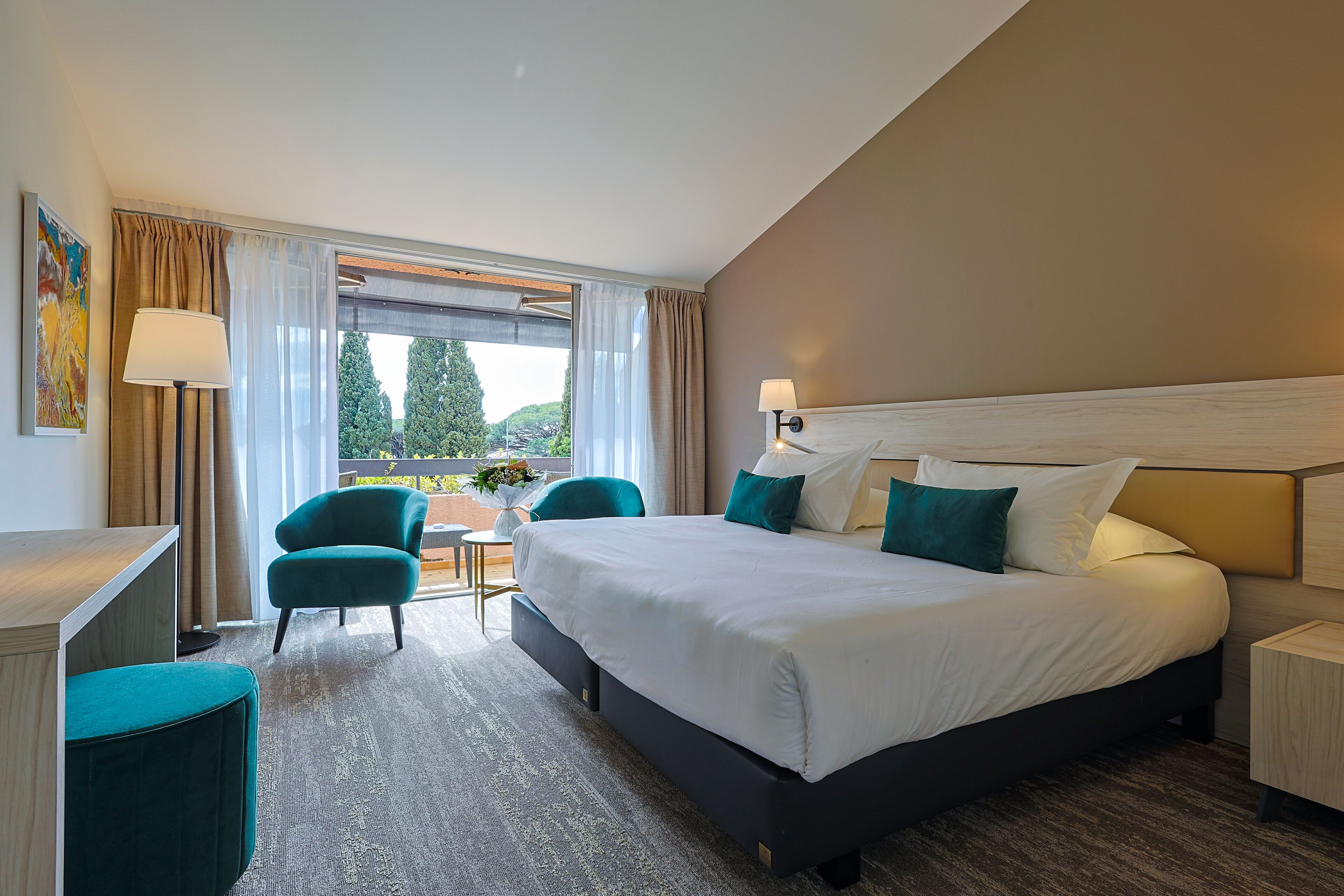 Ropa de cama de alta calidad y minibar 