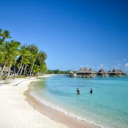Spiaggia privata, sabbia bianca, lettini da mare, ombrelloni