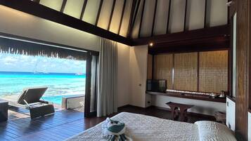 Beach Deluxe Bungalow with pool