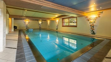 Indoor pool, pool loungers