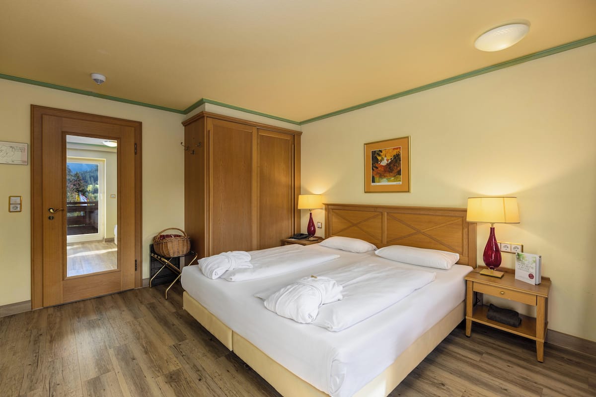 standard double room, valley view | 1 bedroom, minibar, in-room safe, desk