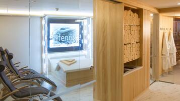 Body treatments, Ayurvedic treatments, massage/treatment rooms, massages