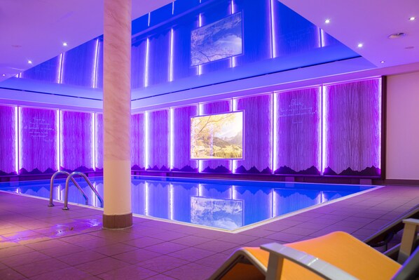 Indoor pool, open 7 AM to 9 PM, sun loungers - IFA Alpenrose Hotel Kleinwalsertal (Mittelberg)
