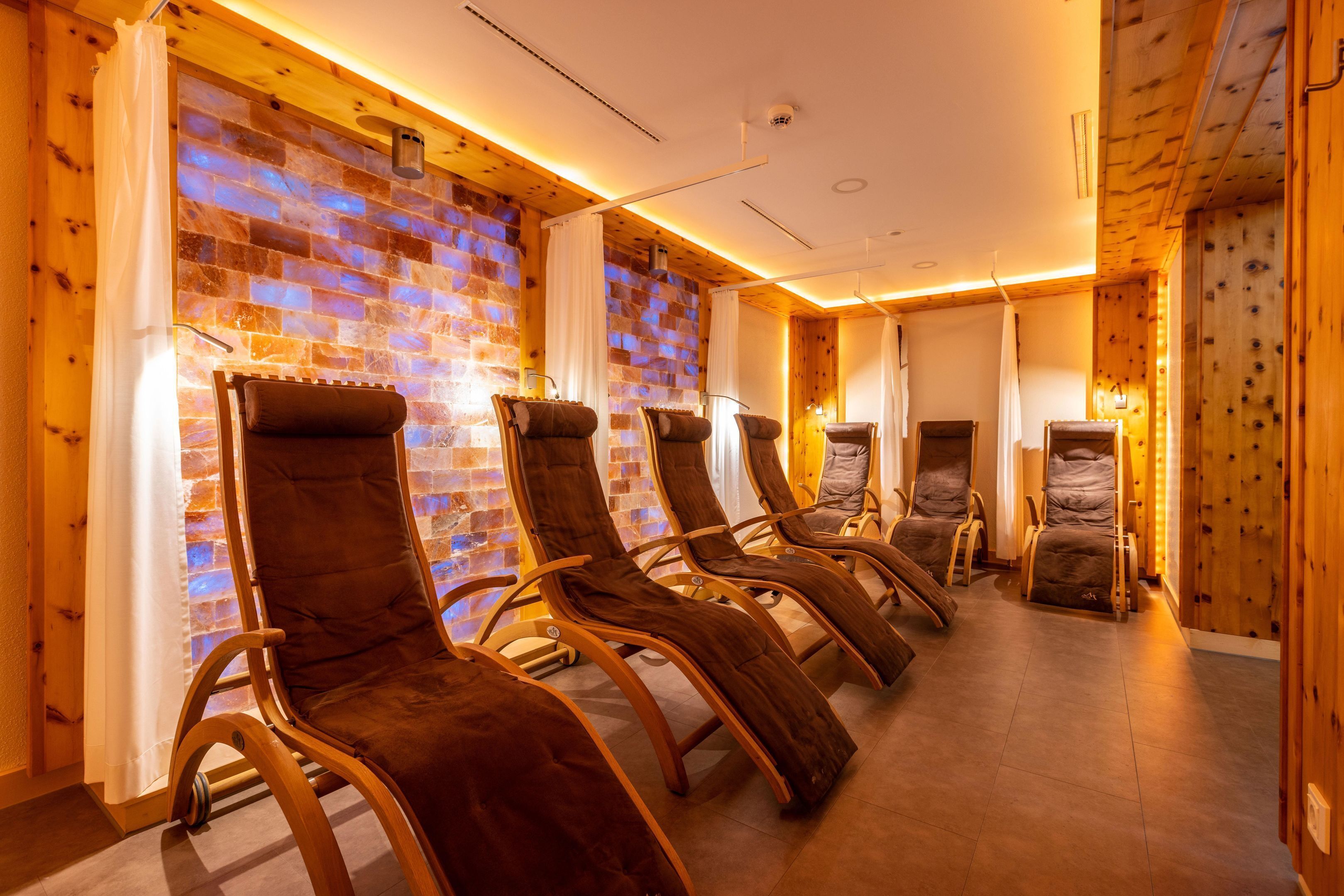 Body treatments, Ayurvedic treatments, massage/treatment rooms, massages